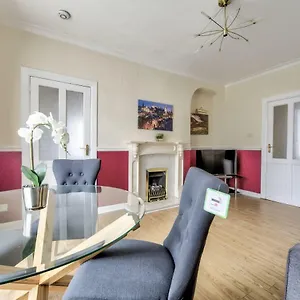  Holiday home Pilton Avenue House United Kingdom